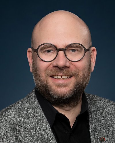 _Kündig_Martin_Hintergrund_Blau